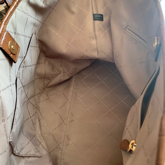 Beautiful linen like new Michael Kors purse - Picture 4 of 4